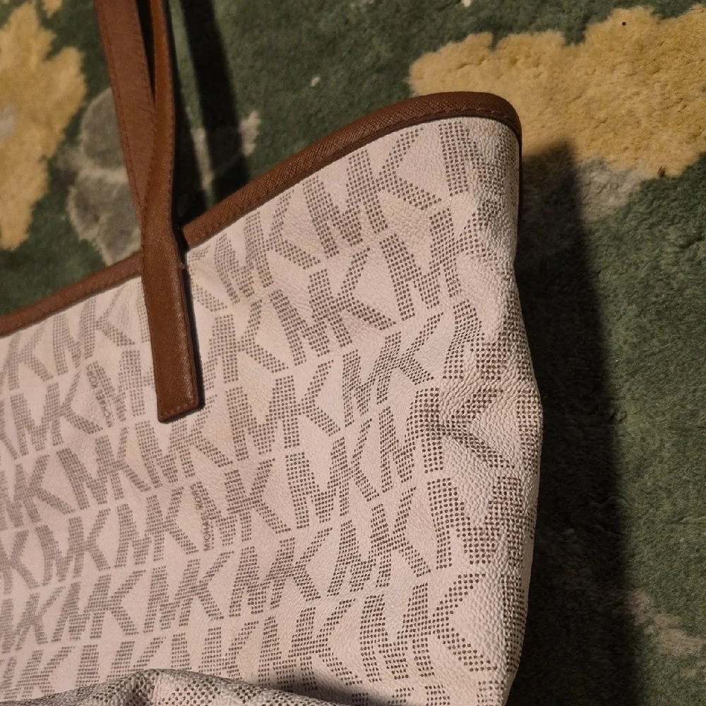 Michael Kors Tan and Cream Signature Tote - Picture 10 of 16